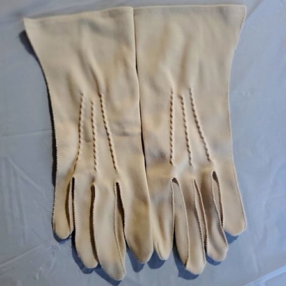 Vintage Long ~10.5" Cream Hand Pleated Stitched‎ Gloves